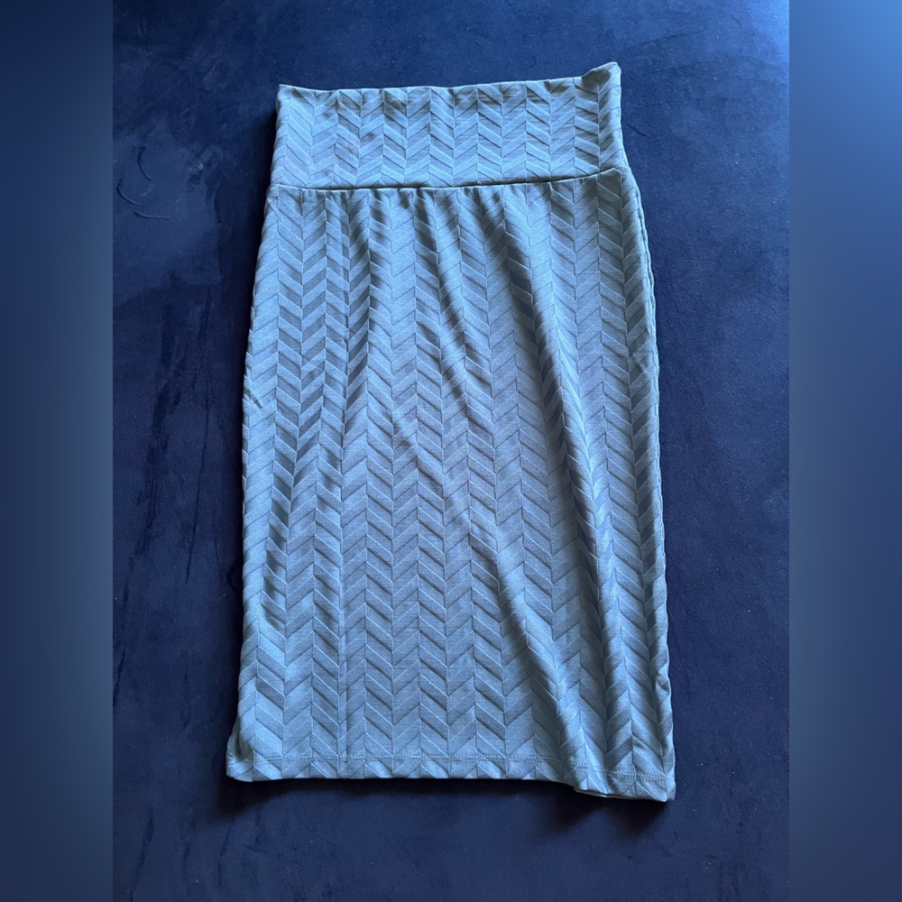 Adorable & comfy pencil shirt by LuLaRoe, great condition